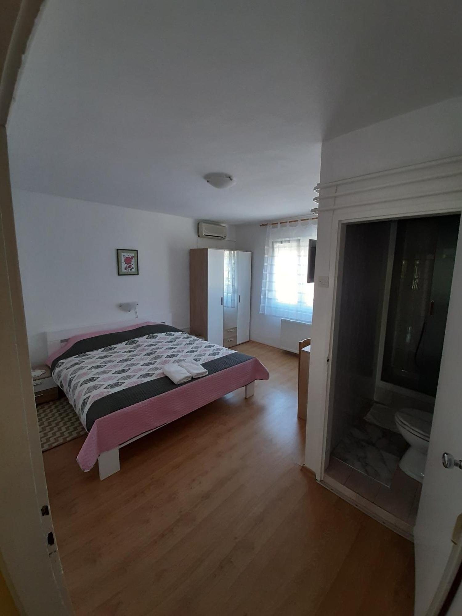 Apartments And Rooms With Parking Space Mali Losinj Exterior photo